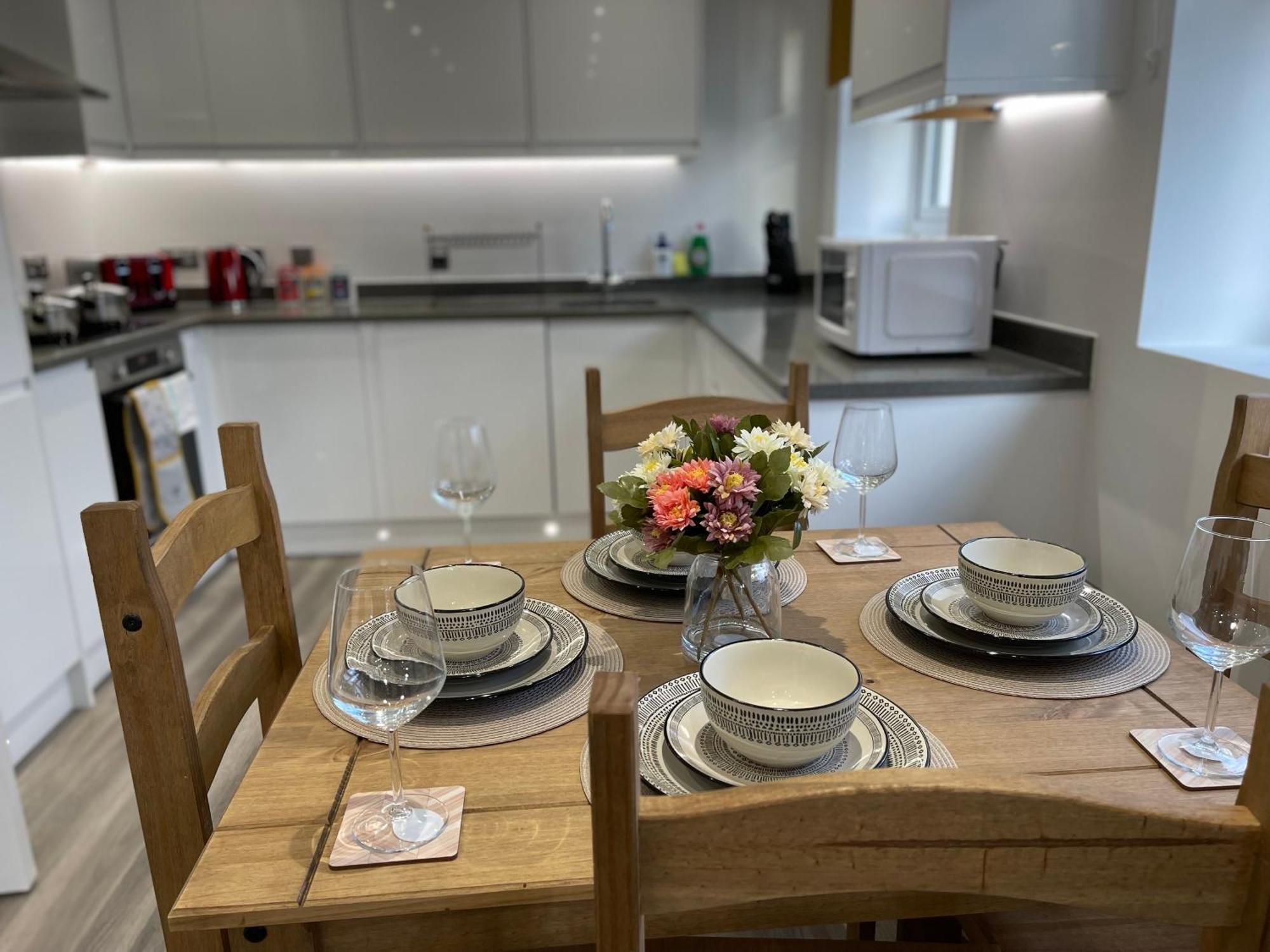 Hatfield Haven - Modern 2-Bed Retreat Near Uni, Business Park & City Center, Free Parking, Big Savings On Longer Stays Extérieur photo